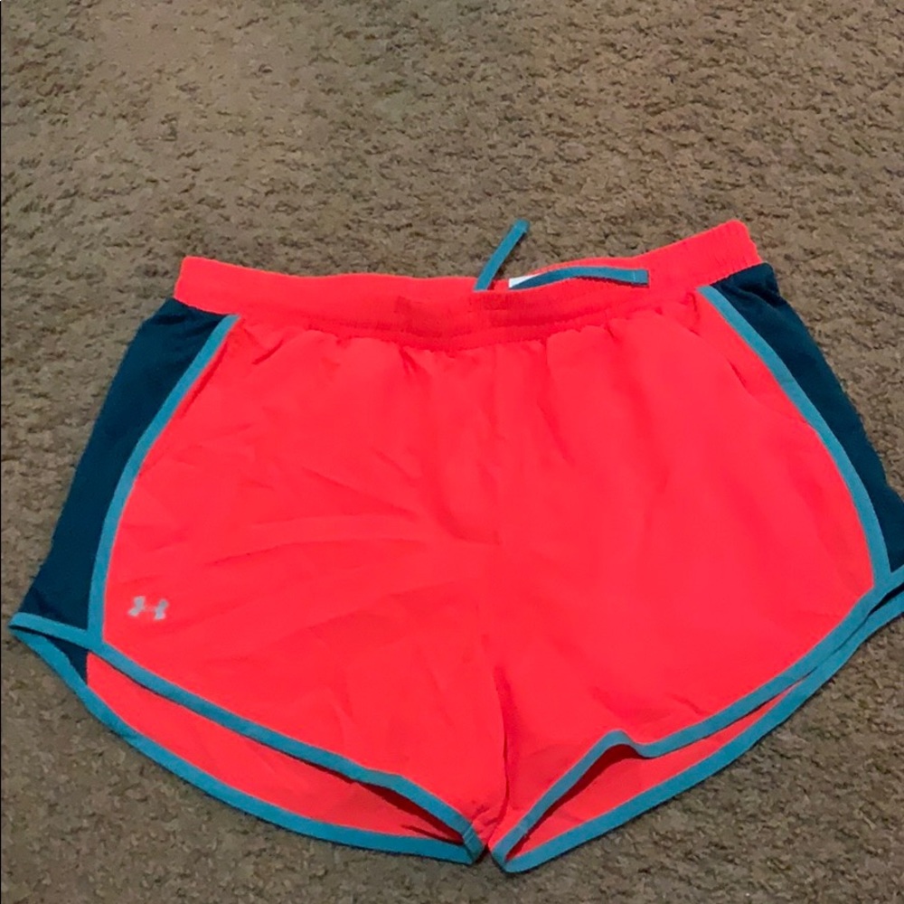 NWOT Under Armour medium running shorts